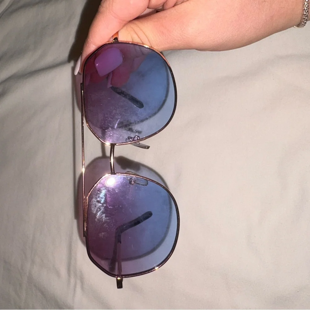 Gradient Sunglasses with Gold Frame